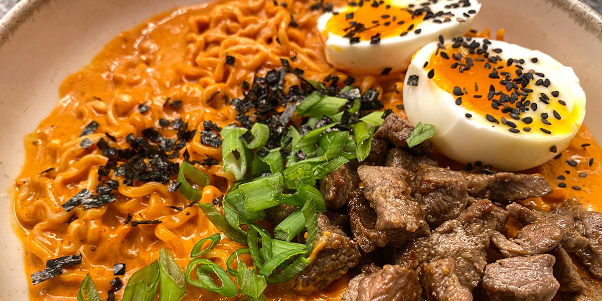 Ramen picante cremoso con carne Ramen picante cremoso con carne