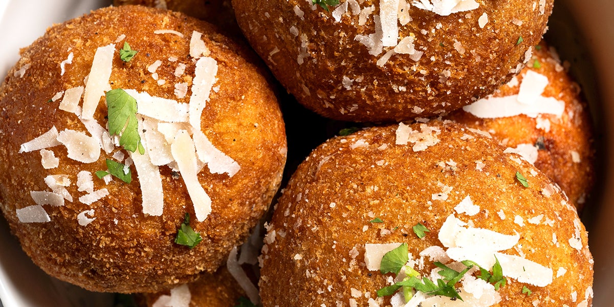 Bolitas de Arroz Rellenas de Bacalao