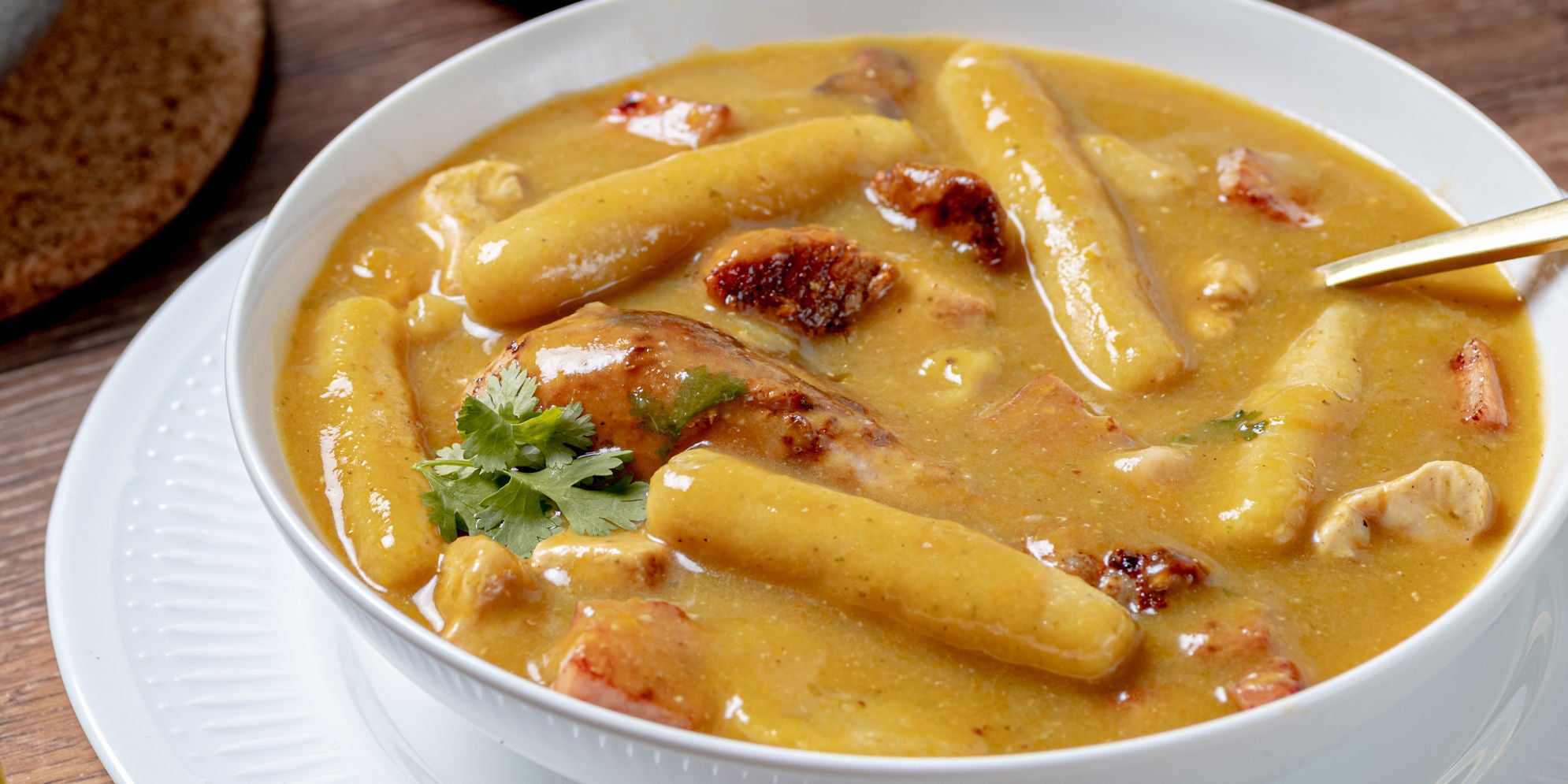 SANCOCHO CON BOLLOS DE HARINA MAÍZ
