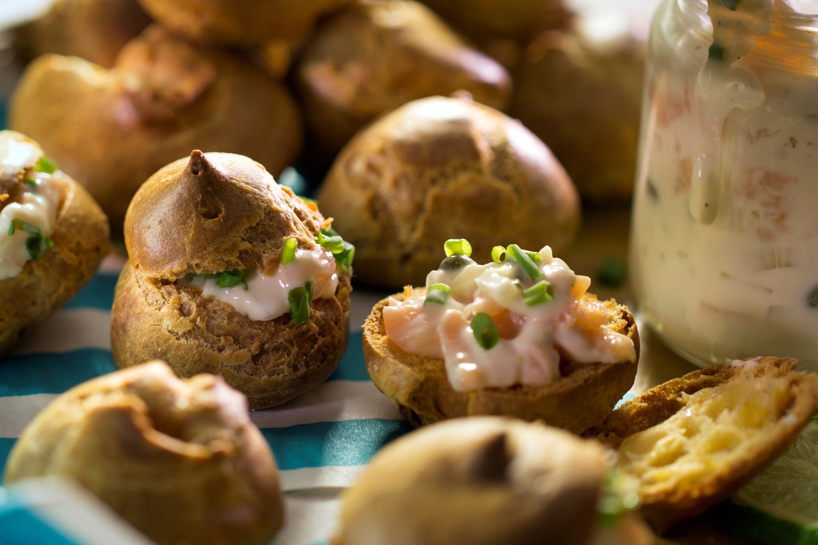 PROFITEROLES RELLENOS SALMÓN AHUMADO