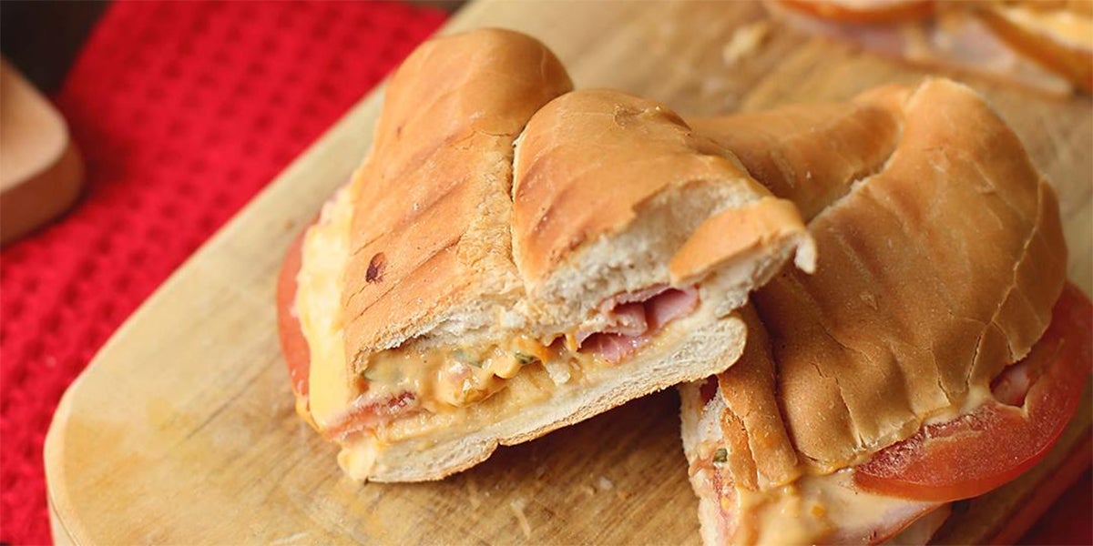 Sándwich Cremoso de Queso y Jamón