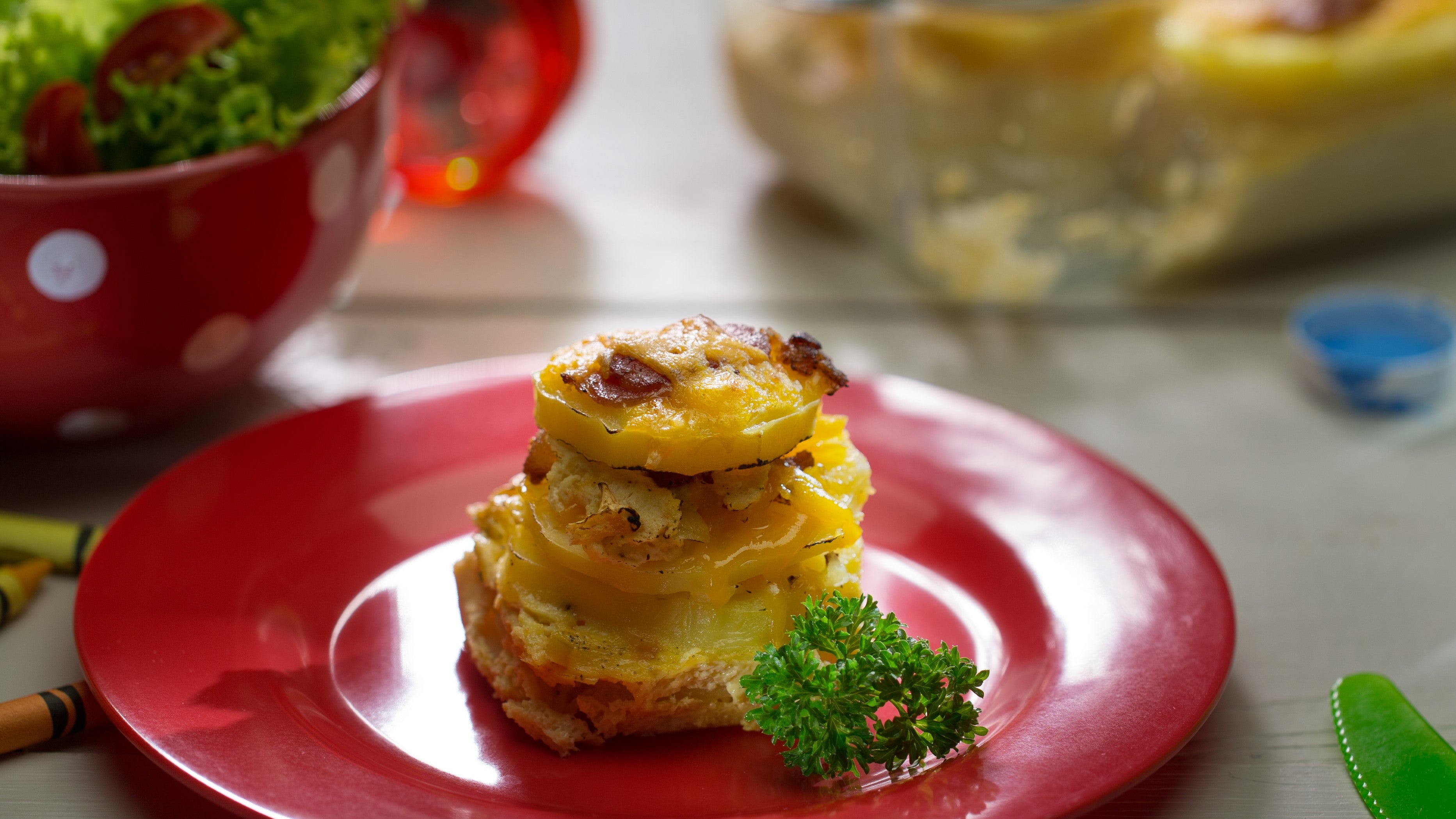 TORRES DE PAPAS, QUESO Y TOCINETA