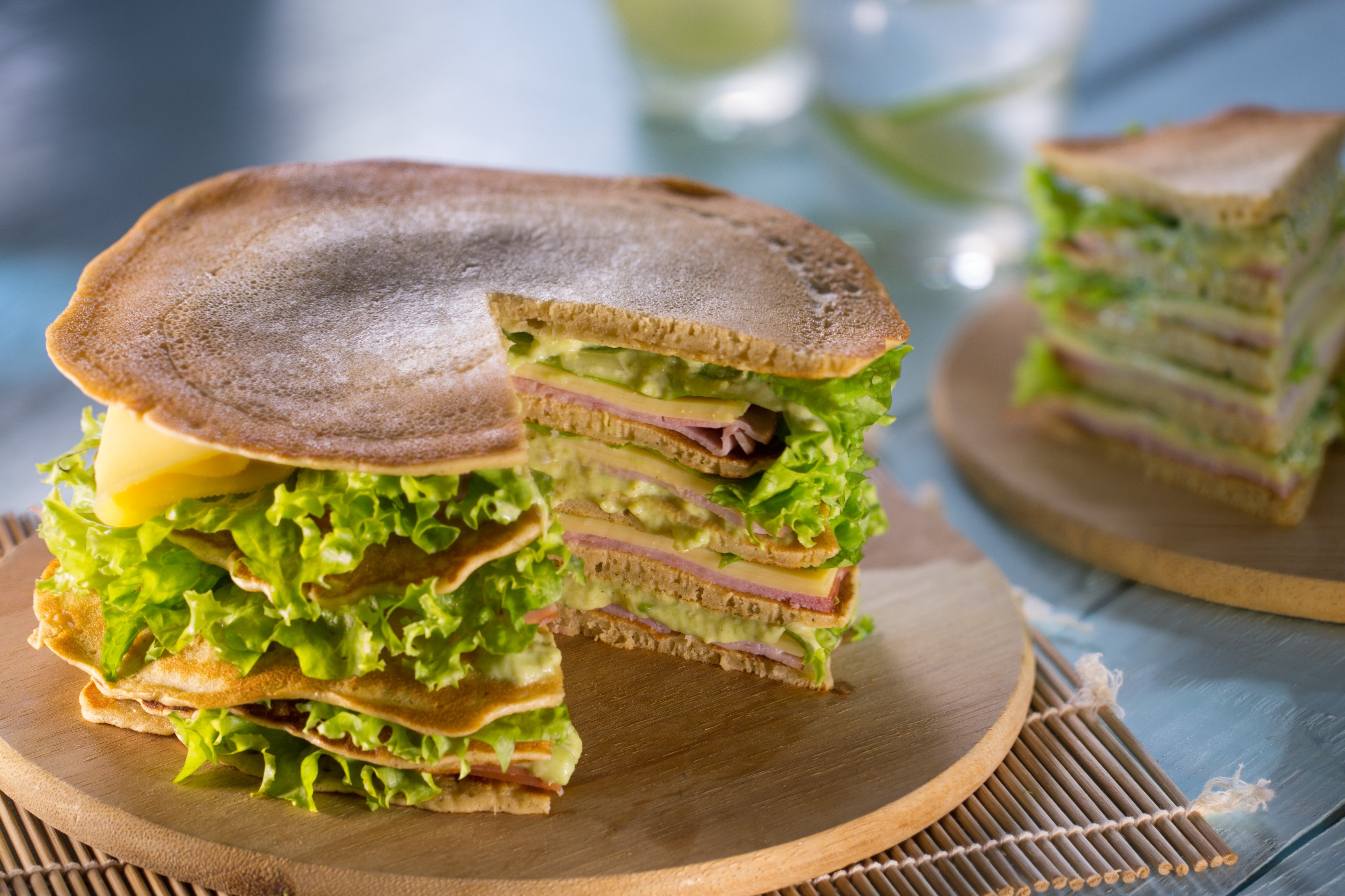 TORTA DE CREPES CON CREMA DE AGUACATE