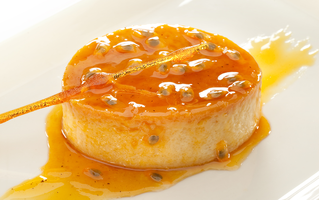 Flan de Coco en Almíbar de Chinola