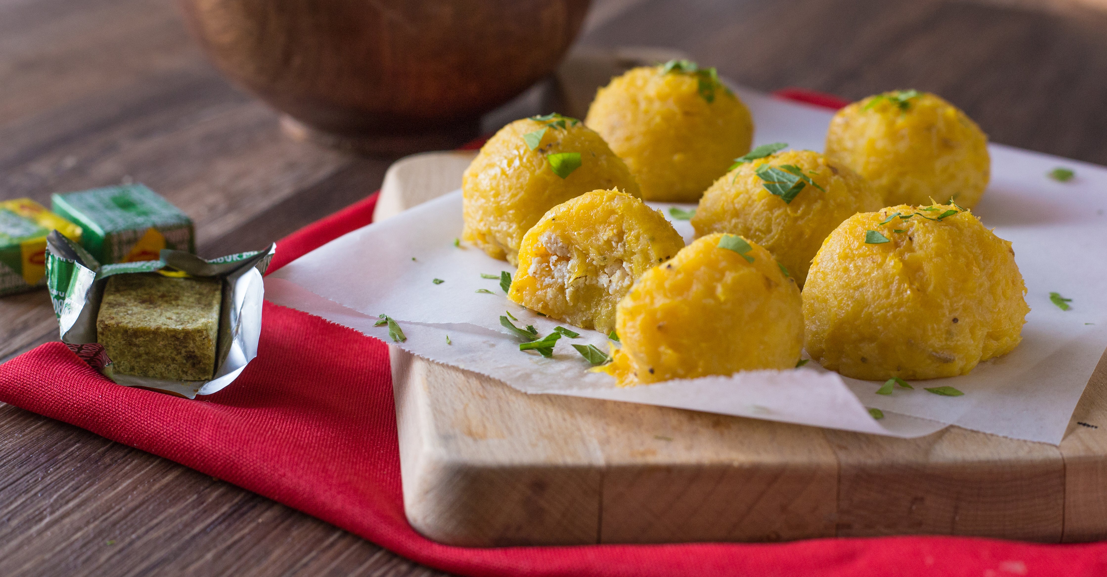 BOMBITAS DE PLATANOS MADUROS CON POLLO