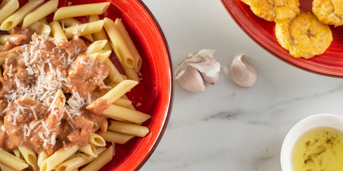 PASTA  ROJA CON CARNATION