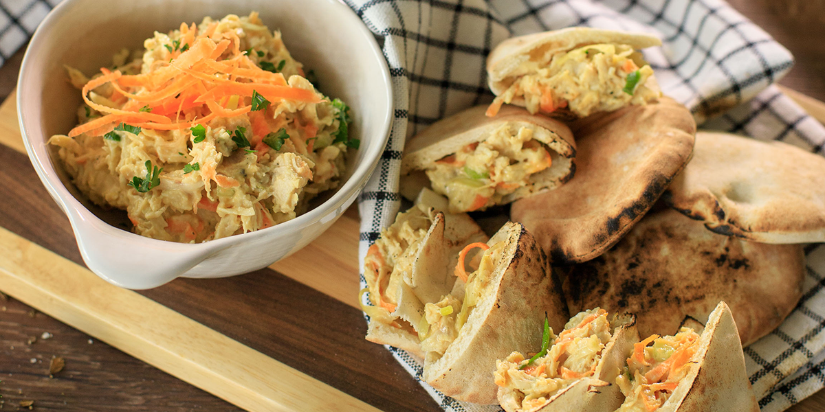 PAN PITA CON ENSALADA DE POLLO