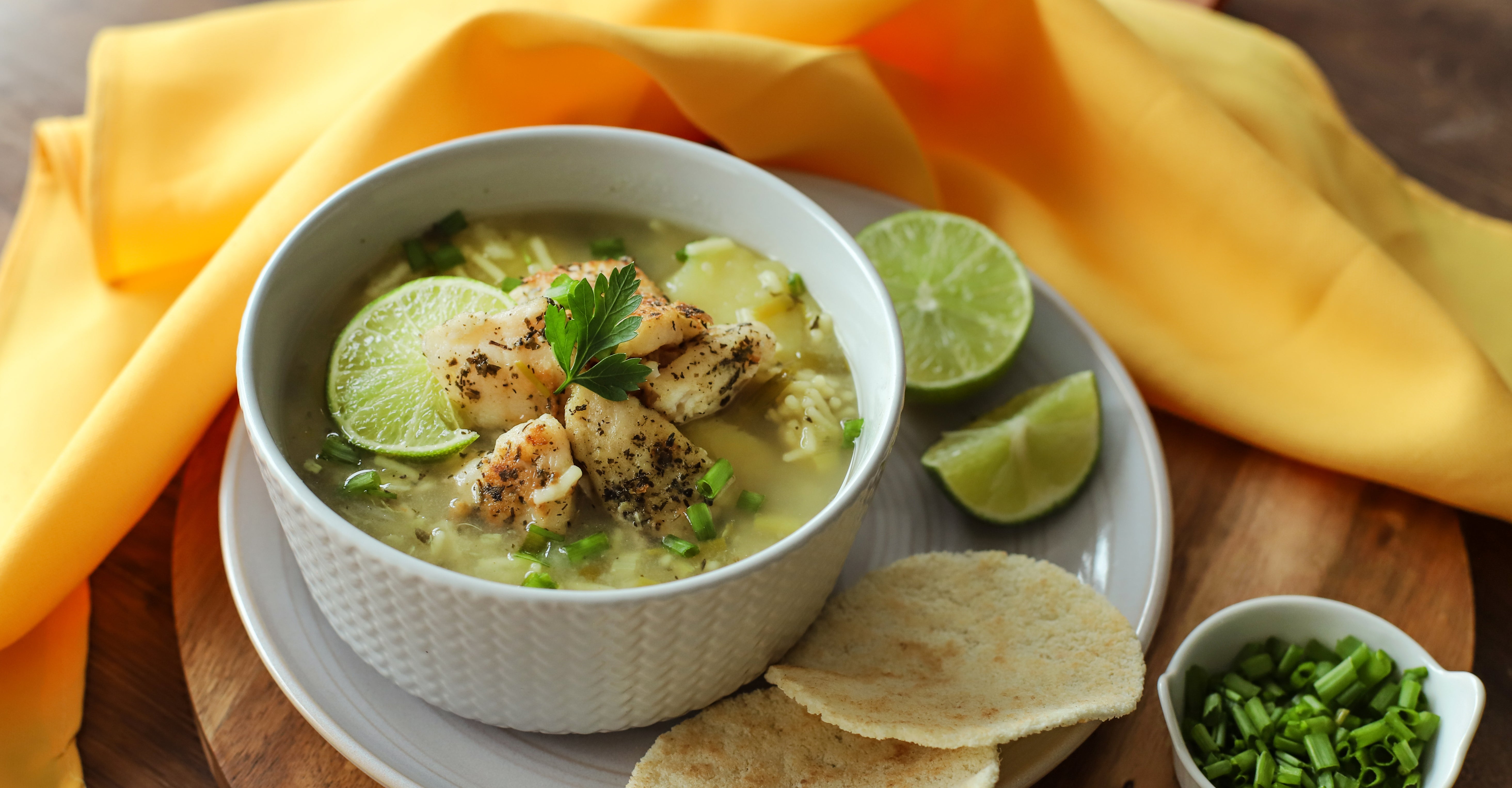 SOPA DE POLLO Y FIDEO CON PESCADO