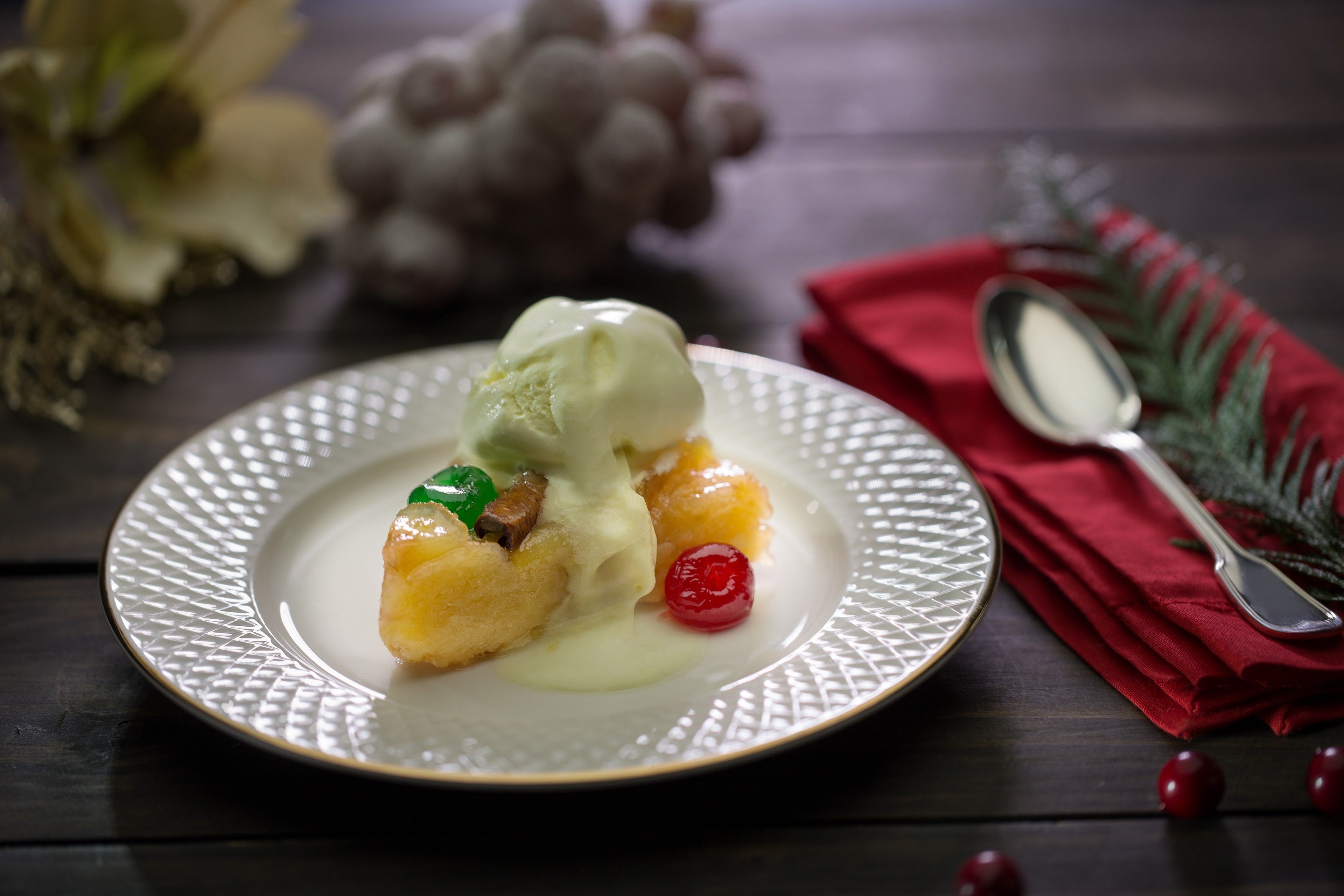 PASTEL DE MANZANA CARAMELIZADA CON TOPE DE HELADO