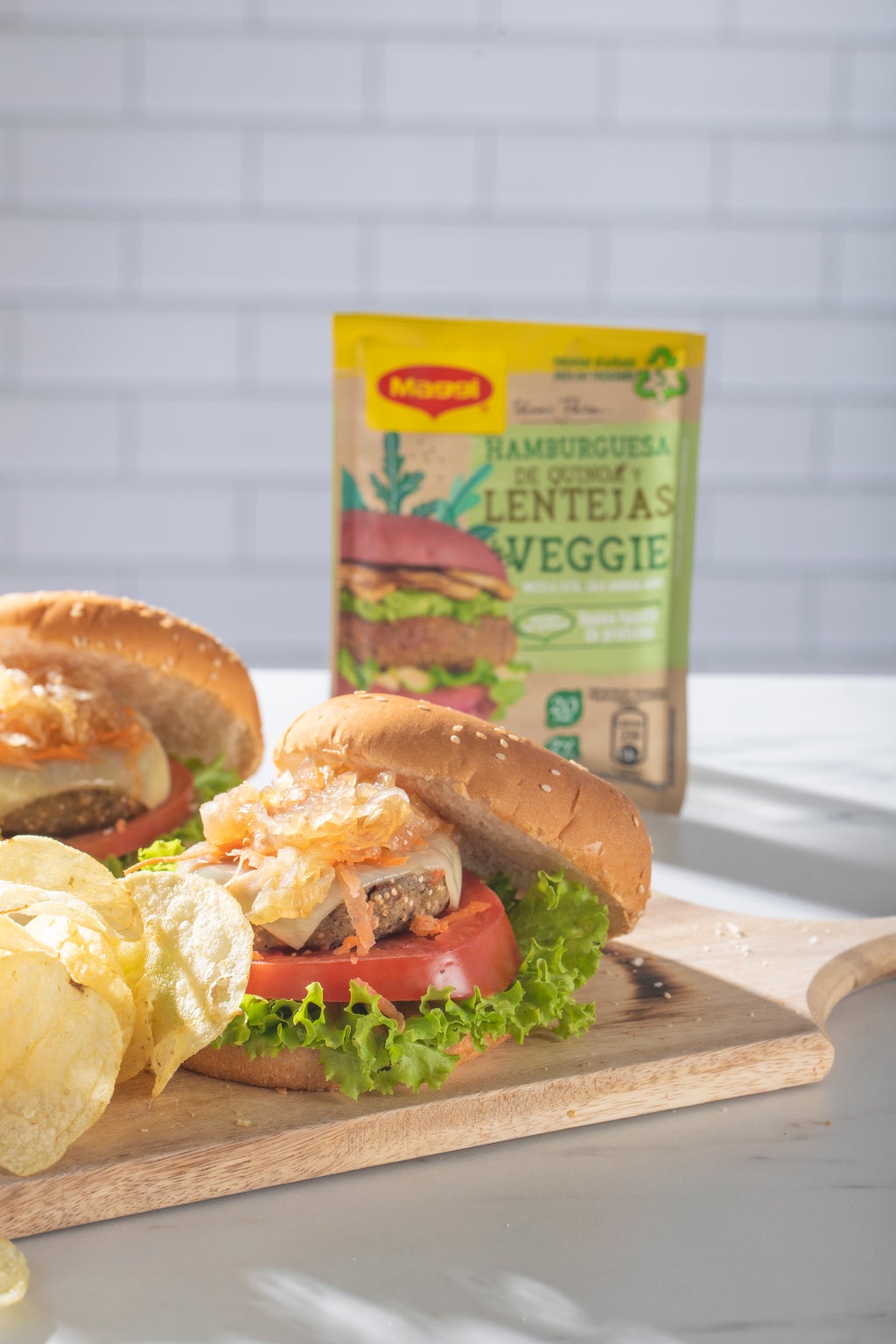 HAMBURGUESA DE QUINUAY LENTEJAS VEGGIE MAGGI CON CEBOLLA CARAMELIZADA