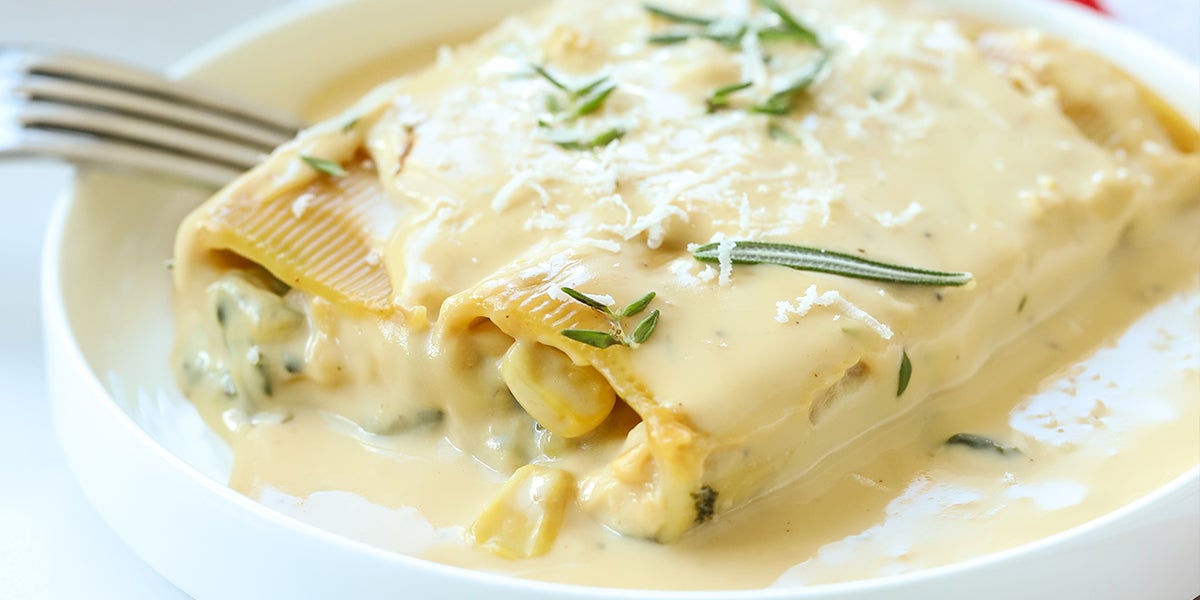 Canelones Rellenos De Maíz Y Espinacas En Salsa Bechamel