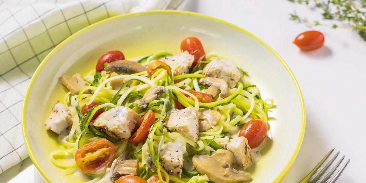 Pasta de zucchinis en salsa blanca