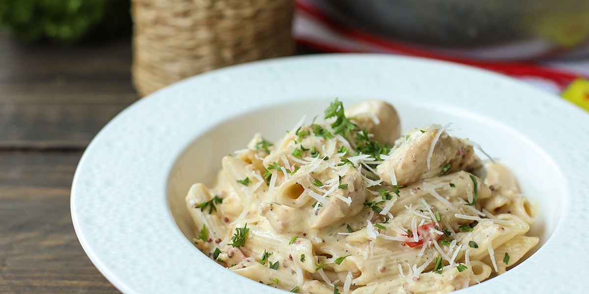 Pasta con Pollo, Tocineta y Mostaza