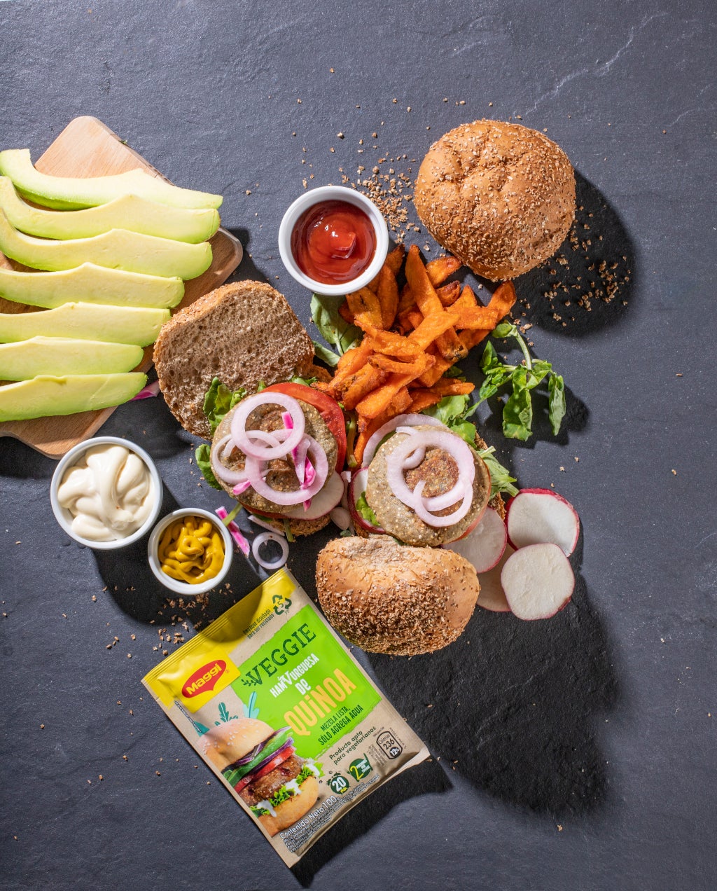 HAMBURGUESA CLÁSICA DE QUINOA VEGGIE MAGGI AGUACATE, BERRO Y RABANO