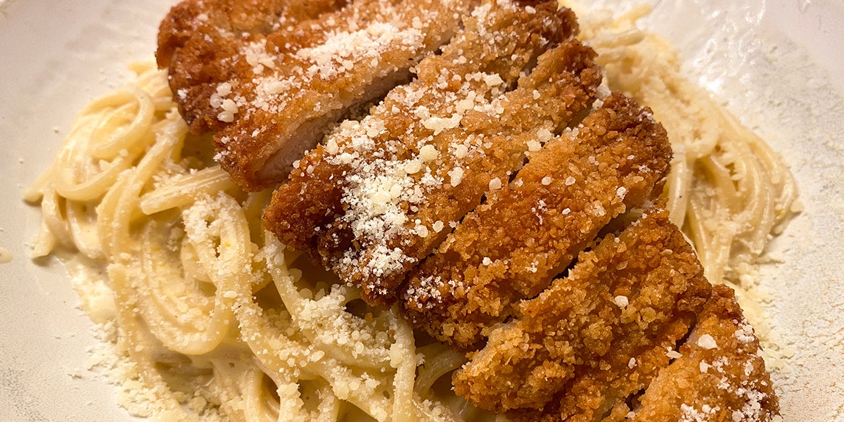 Espagueti al limón con milanesa de pollo Espagueti al limón con milanesa de pollo