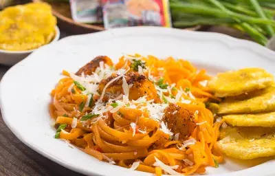 Pasta con Pescado y Vegetales Pasta con Pescado y Vegetales