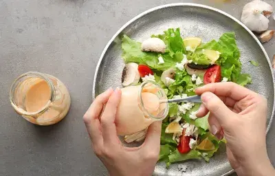 Ensalada con Aderezo de Yogurt y Pimiento Rojo