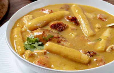 SANCOCHO CON BOLLOS DE HARINA MAÍZ SANCOCHO CON BOLLOS DE HARINA MAÍZ