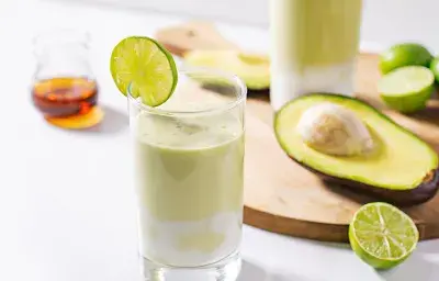 Smoothie de Aguacate con Cítricos