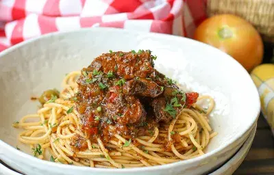 Guiso de Chivo con Pasta