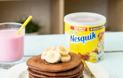 Pancakes de chocolate y mantequilla de maní Pancakes de chocolate y mantequilla de maní