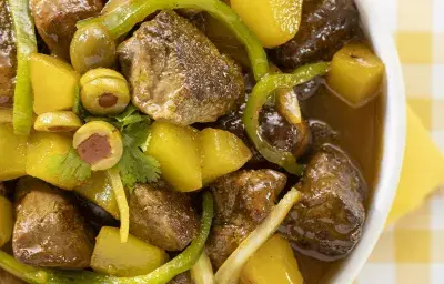 Cerdo Guisado con Tayota Cerdo Guisado con Tayota