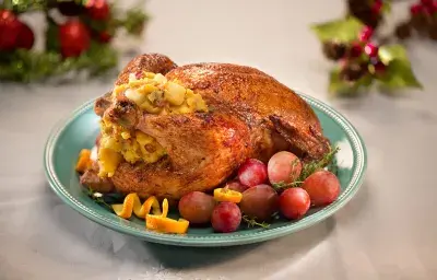 Pollo Relleno de Plátano Maduro y Tocineta Pollo Relleno de Plátano Maduro y Tocineta