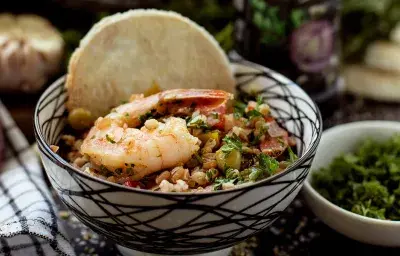 Ensalada de trigo con camarones