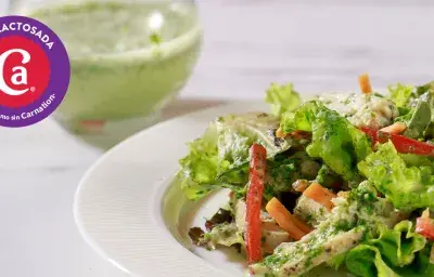 Ensalada Fresca con Salsa de Cilantro Ensalada Fresca con Salsa de Cilantro