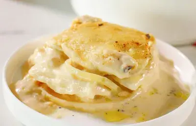 PAPAS Y CEBOLLAS HORNEADAS AL QUESO PAPAS Y CEBOLLAS HORNEADAS AL QUESO