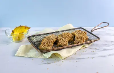 Cuadritos de avena y piña Cuadritos de avena y piña