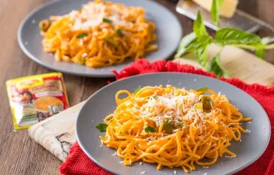 PASTA ROJA A LA GALLINITA TOMATE