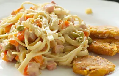 Pasta con Crema y Vegetales Pasta con Crema y Vegetales