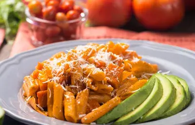 Pasta con Chuleta y Zanahoria Pasta con Chuleta y Zanahoria