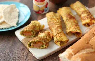 Rollos de Huevo y Salchicha Rollos de Huevo y Salchicha