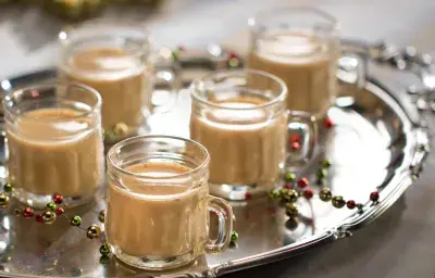 PONCHE DE CACAO Y GINEBRA PONCHE DE CACAO Y GINEBRA