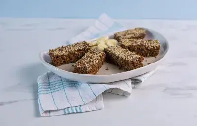 Barritas de Chocolate, Guineo y Ajónjolí Barritas de Chocolate, Guineo y Ajónjolí