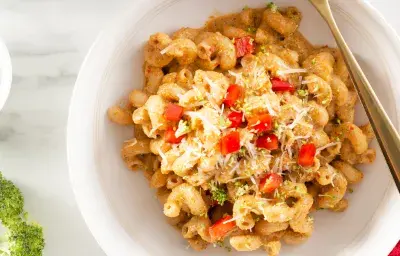 Macarrones en Salsa de Vegetales y Queso Macarrones en Salsa de Vegetales y Queso