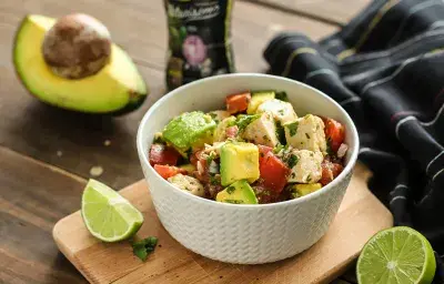 Ensalada de Pollo y Aguacate Ensalada de Pollo y Aguacate