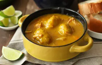 Sancocho Criollo con Bollitos de Plátanos Verdes Sancocho Criollo con Bollitos de Plátanos Verdes