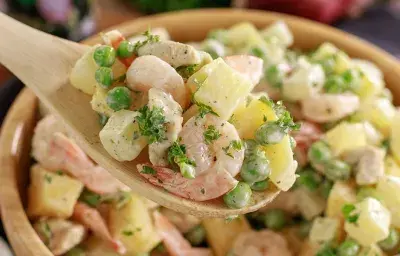 ENSALADA DE POLLO Y CAMARONES CON PAPA ENSALADA DE POLLO Y CAMARONES CON PAPA