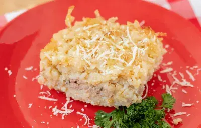 PASTEL DE ARROZ RELLENO DE TUNA