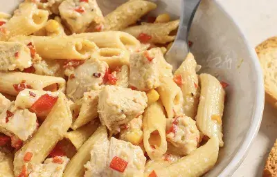 Pasta Con Pollo Maíz Y Pimiento