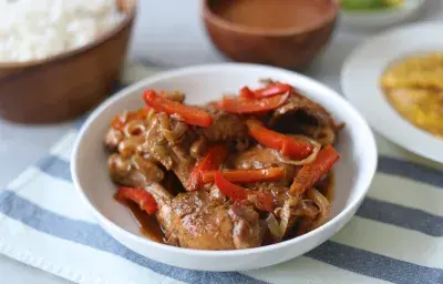 Pollo Guisado