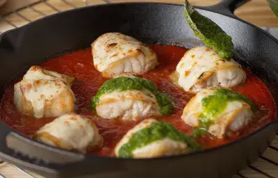 Pescado con Salsa Pesto y Pomodoro Pescado con Salsa Pesto y Pomodoro