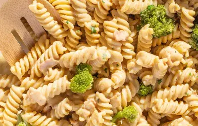 CAZUELA DE PASTA CON QUESO Y BROCOLI