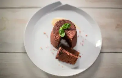Pastelillos de Chocolate, Tocineta y Crema Pastelillos de Chocolate, Tocineta y Crema