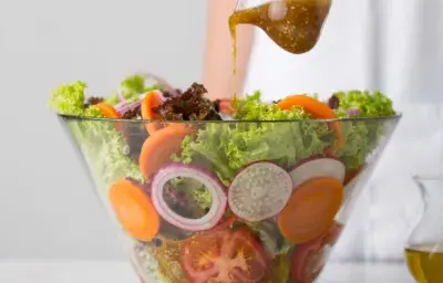 ENSALADA CON ADEREZO DE TAMARINDO Y AJONJOLÍ ENSALADA CON ADEREZO DE TAMARINDO Y AJONJOLÍ