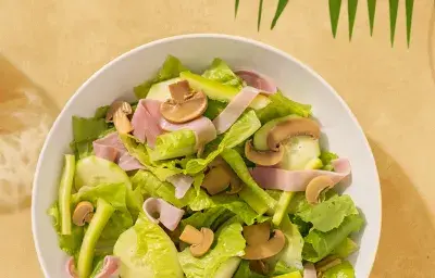 Ensalada De Jamon Con Aderezo De Yogurt Y Aji Dulce