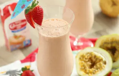 BATIDA DE FRESA, LIMOCILLO Y JENGIBRE.